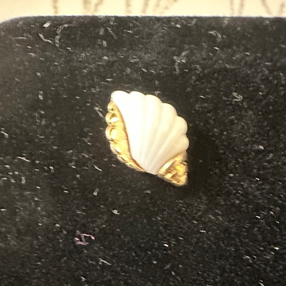Avon Gold and White Shell Earrings - Picture 3 of 3